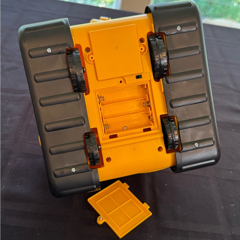 CATERPILLAR YELLOW EXCAVATOR TOY FOR KIDS - Picture 4 of 8